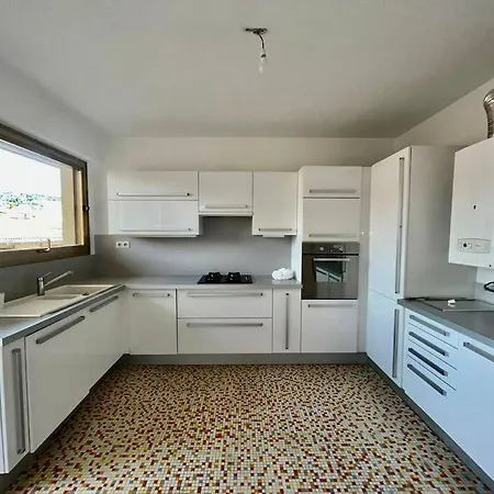 -300m Palais- Seaview-a/c-wifi-spacieux Apartment *