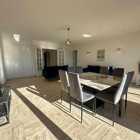 Διαμέρισμα -300m Palais- Seaview-a/c-wifi-spacieux