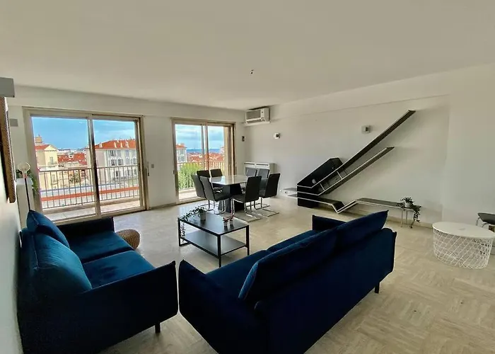 Διαμέρισμα -300m Palais- Seaview-a/c-wifi-spacieux Κάννες