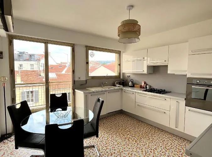 -300m Palais- Seaview-a/c-wifi-spacieux