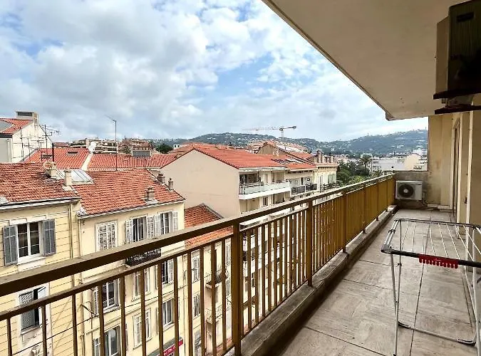 Διαμέρισμα -300m Palais- Seaview-a/c-wifi-spacieux