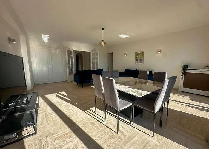 Διαμέρισμα -300m Palais- Seaview-a/c-wifi-spacieux