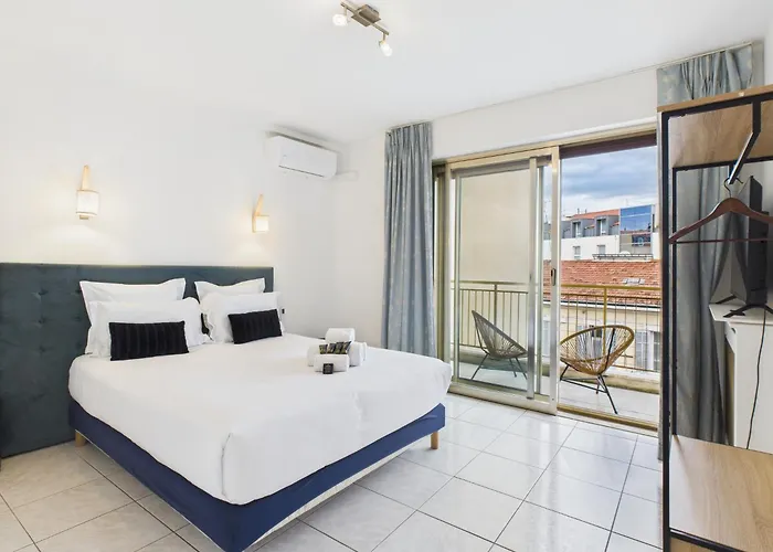 Διαμέρισμα -300m Palais- Seaview-a/c-wifi-spacieux *