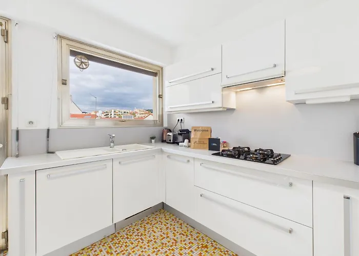 Διαμέρισμα -300m Palais- Seaview-a/c-wifi-spacieux *