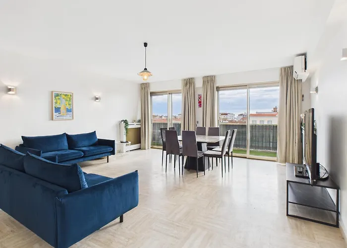 Διαμέρισμα -300m Palais- Seaview-a/c-wifi-spacieux