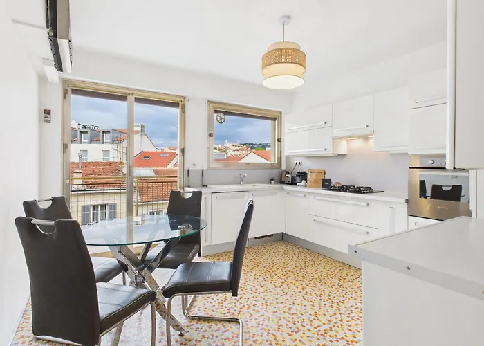 Διαμέρισμα -300m Palais- Seaview-a/c-wifi-spacieux